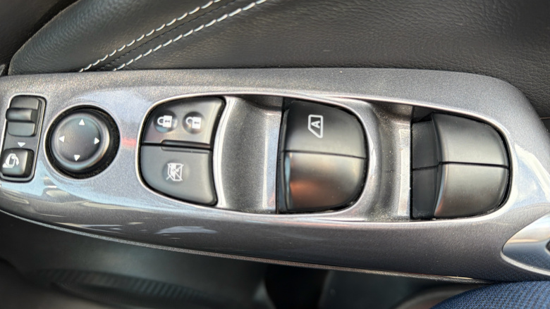 Nissan Juke 1.0 DiG-T 114 Tekna 5dr Petrol Hatchback